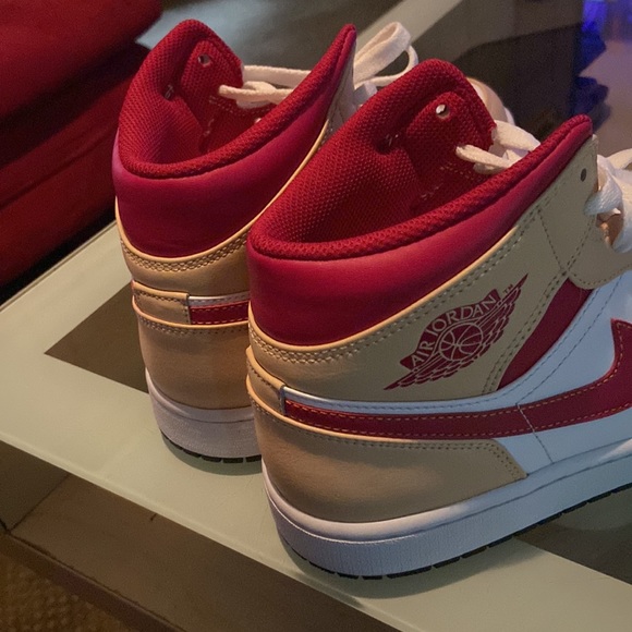 Jordan 1s mid - Picture 4 of 4